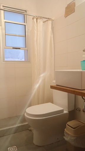 Bathroom 4, Youki Haus, Montevideo