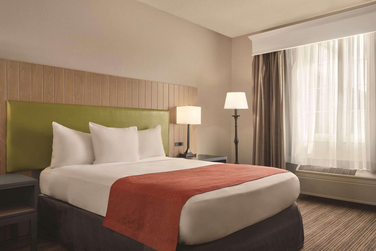 Bedroom 3, Country Inn & Suites by Radisson, Eagan, MN, Dakota