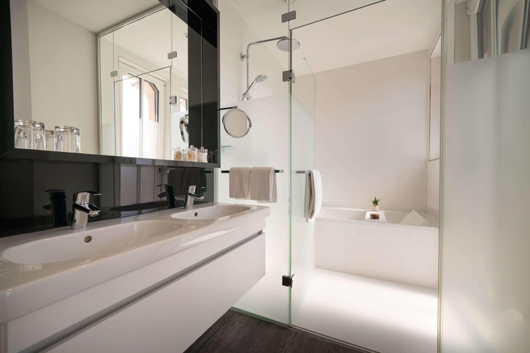 Bathroom 5, INNSiDE by Meliá Leipzig, Leipzig