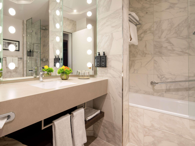 Bathroom 10