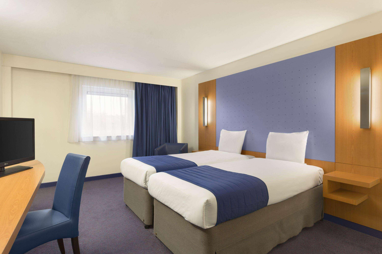 Bedroom 3, Ramada London North M1, London