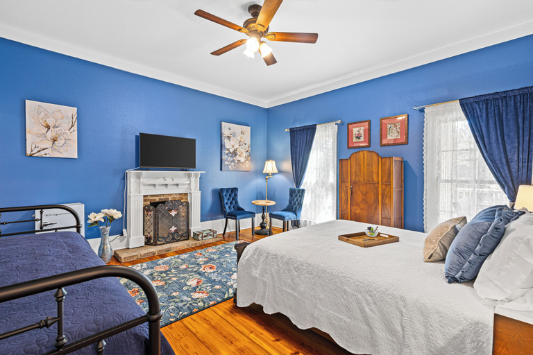 Bedroom 2, The Steamboat Inn, Marion