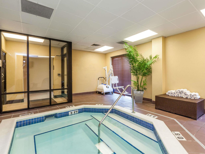 Sport & Beauty, Fairfield by Marriott Inn & Suites Charleston, Kanawha