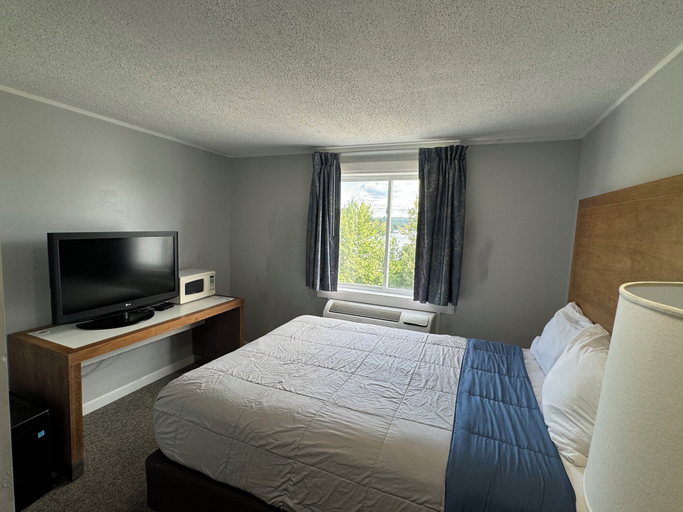 Bedroom 2, Winnisquam Lake Inn, Belknap