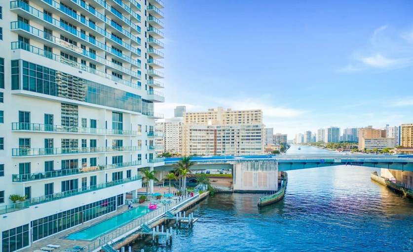 Room 2, Luxury 1br-front Intracoastal View Balcony Pools, Broward