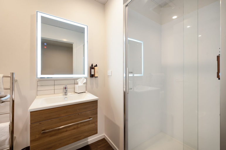Bathroom 11