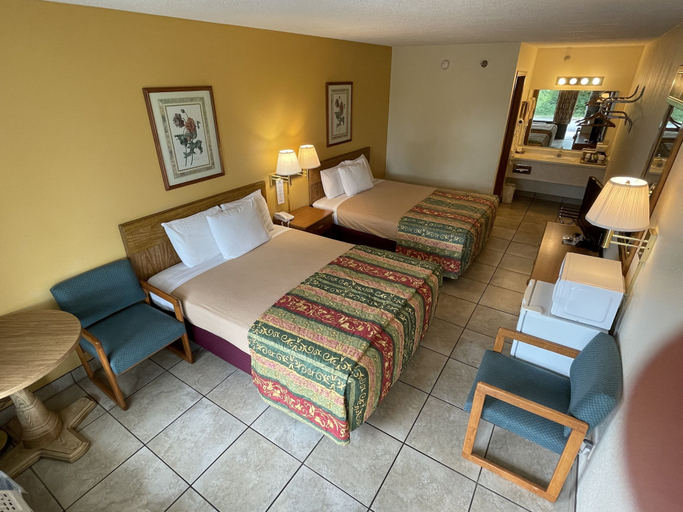 Bedroom 3, Ozark Valley Lodge, Taney