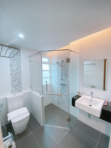 Bathroom 2, Greenish Ranong Hotel, Muang Ranong
