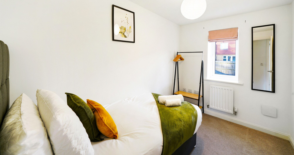 Bedroom 5, Woolhampton Drive House By REDWOOD STAYS, Hampshire