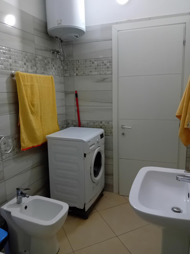 Bathroom 2, Amar Apartaments Golem, Kavajës