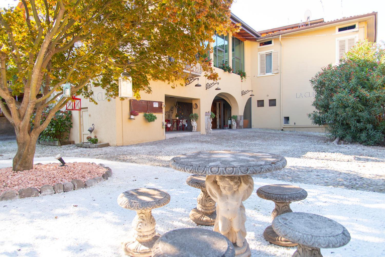 Others 4, LA CURT guest house, Brescia