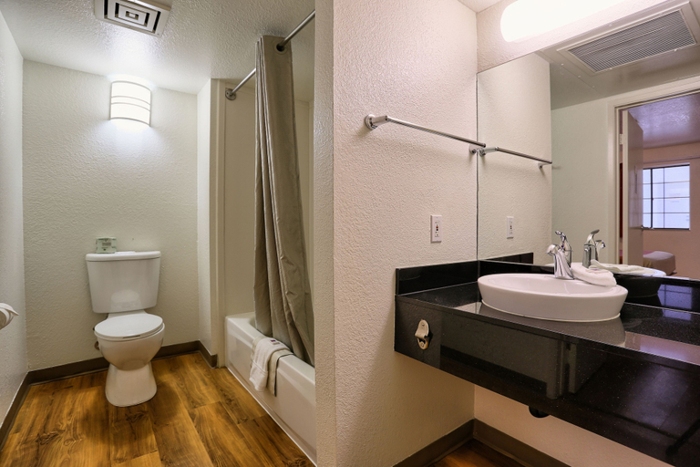 Bathroom 5, Super 8 by Wyndham Petaluma, Sonoma