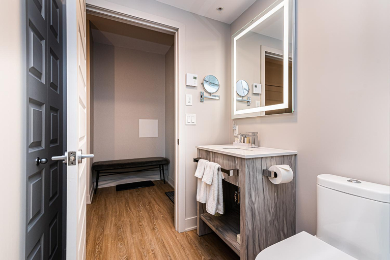 Bathroom 4, WRFY - Griffintown Apartements, Montréal