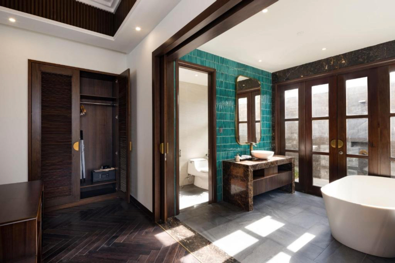 Bathroom 12