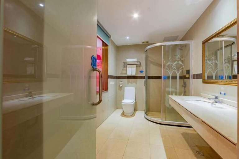 Bathroom 3, Lanli Baihe Hotel (xindacheng 2 Road), Yangjiang