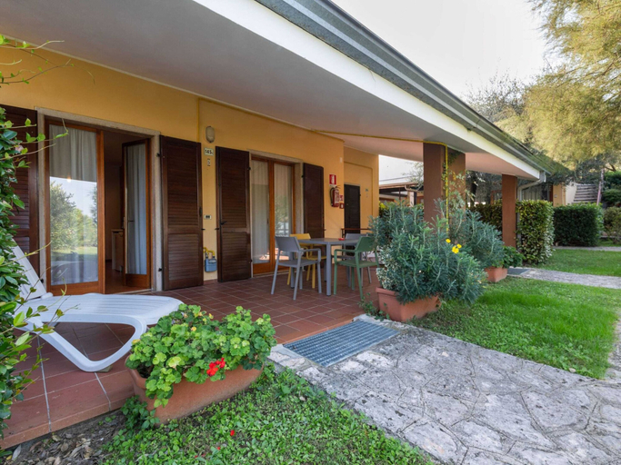 Exterior 2, Comfortable Apartment in Garda With Swimming Pool, Verona