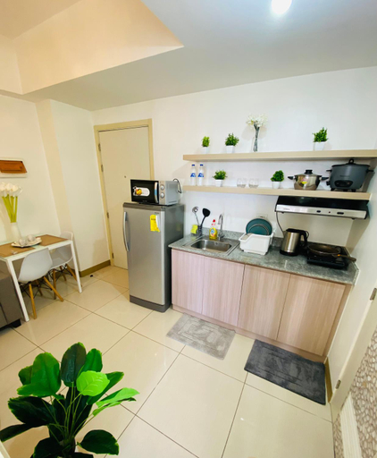 Kitchen 4, Luxury Two Bedroom with Balcony in SOUTH RESIDENCE of Las Pinas, Las Piñas