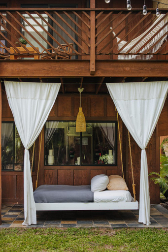 Others 2, The Bamboo House, Hawaii