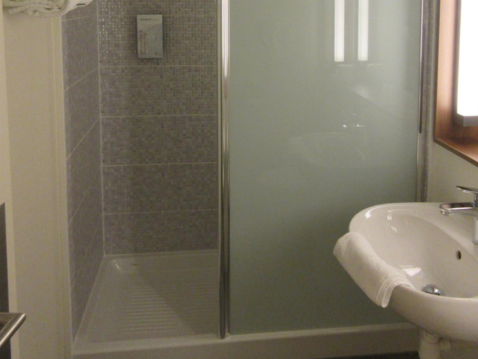 Bathroom 13