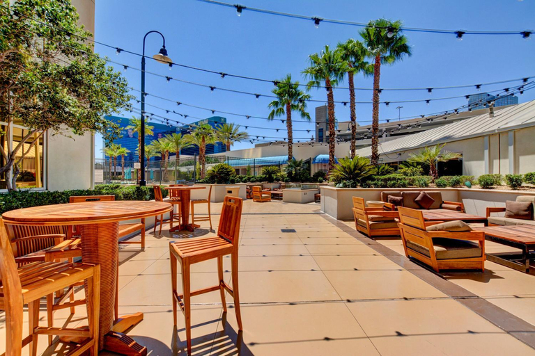Others 2, Strip View Suites - No Resort Fee !, Clark