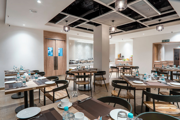 Food & Drinks 3, Hotel Le Roi Express Karol Bagh, Delhi
