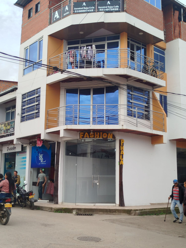 Exterior & Views