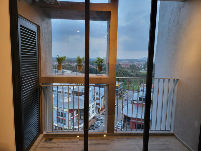 Others 5, Sky Trees Bukit Indah Aeon with Wifi Netflix, Johor Bahru