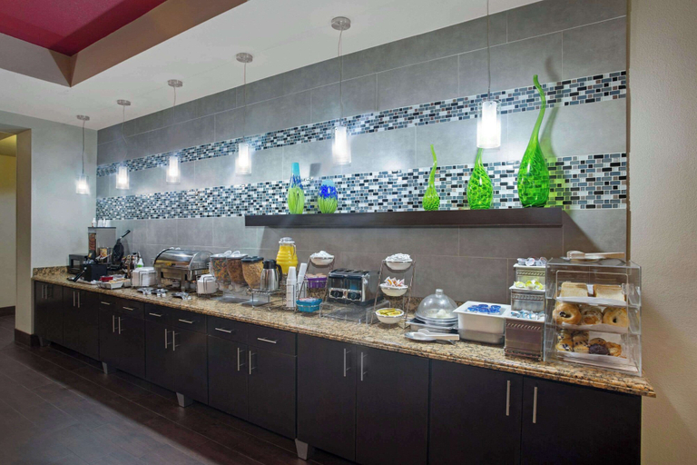 Food & Drinks 4, La Quinta Inn & Suites by Wyndham Pearsall, Frio