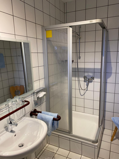 Bathroom 2, Schlossschanke Friedenfels, Tirschenreuth