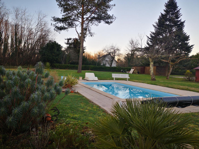 Others 5, gite, Gironde