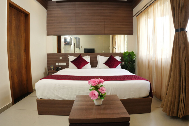 Bedroom 2, Hotel Palmyra Grand Inn, Ernakulam