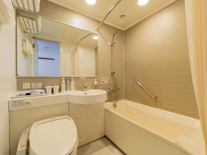 Bathroom 16
