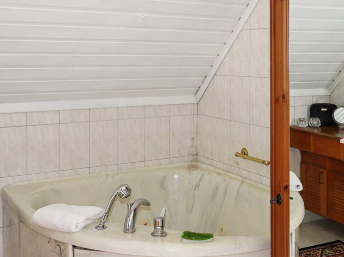 Bathroom 4, Tranquil Coastal Retreat in Halland-by Traum, Kungsbacka