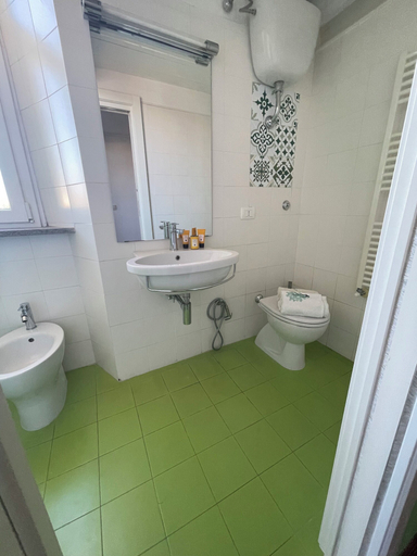 Bathroom 4, Palazzo Podesta, Rome
