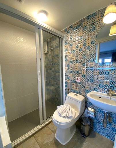 Bathroom 18