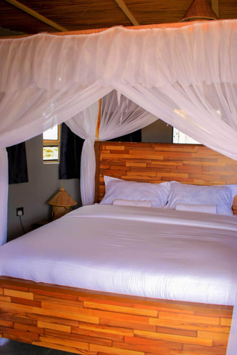 Room 2, Amanya Hut Sleeps 6 With Mountain Views, Kajiado South