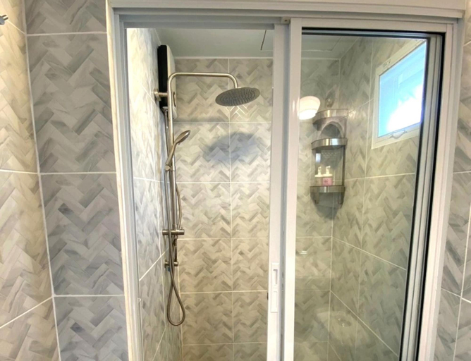 Bathroom 17