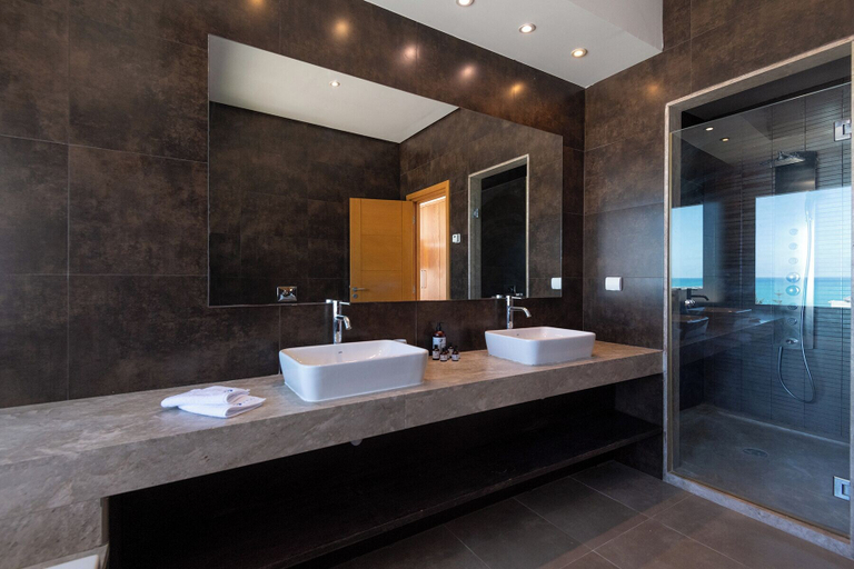 Bathroom 3, Villa Tanit, La Marsa