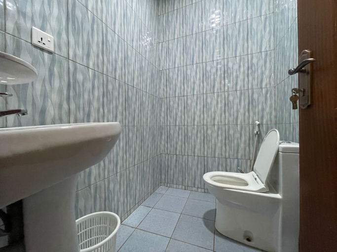Bathroom 3, Stunning 2-bed Apartment in Kigali, Kicukiro