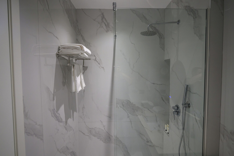 Bathroom 4, Holiday Hotel, Tiranës