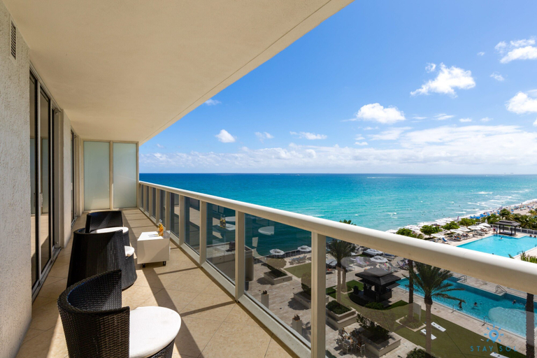Room 2, Amazing View Beachfront Resort Luxury Amenities, Broward