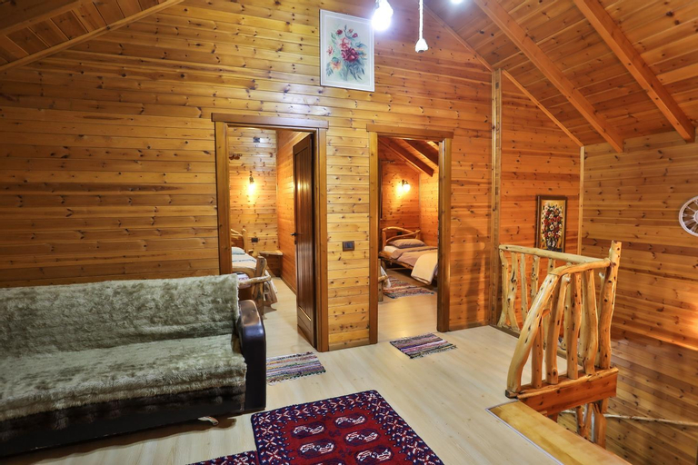 Others 5, Shtepia Tradites Gjinar, Elbasanit