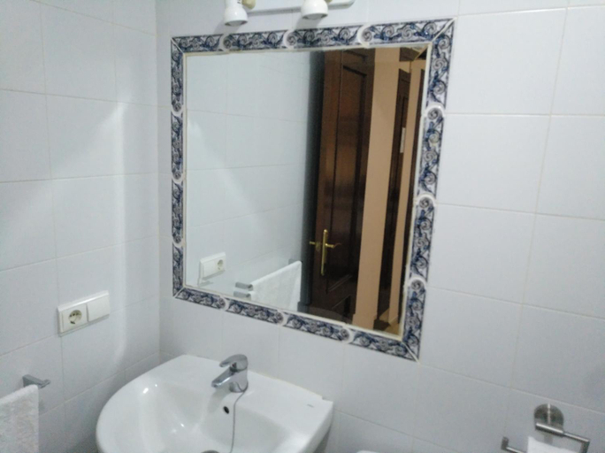 Bathroom 5, Hostal El Poligono, Córdoba