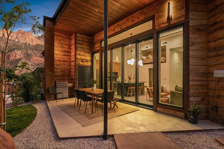 Exterior & Views 2, Zion Sage Suites, Washington