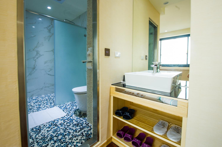 Bathroom 4, Red Hotel, Changhua