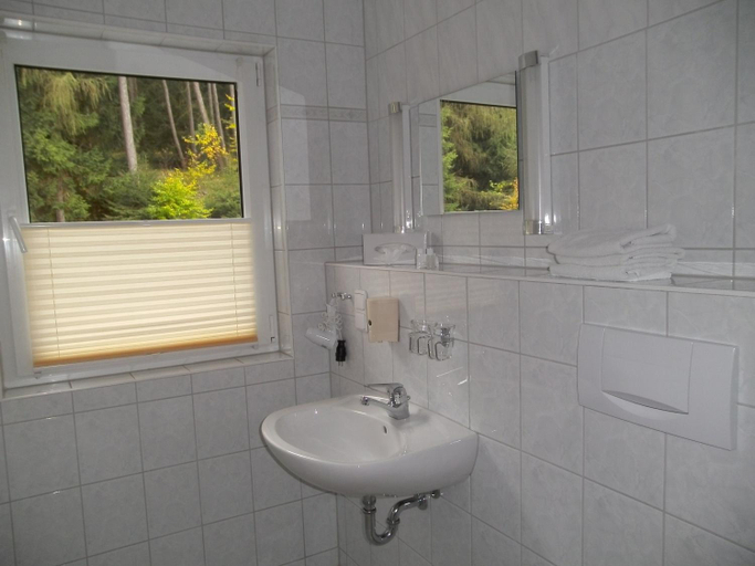 Bathroom 4, Hotel Am Wald -GARNI-, Ilm-Kreis