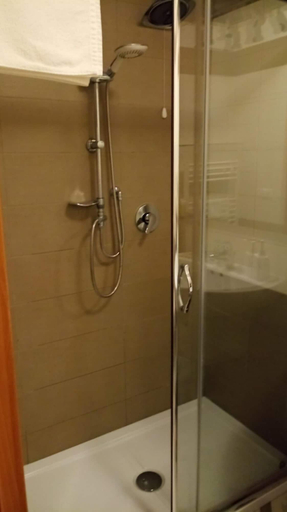 Bathroom 4, Polvere di Stelle, Bari