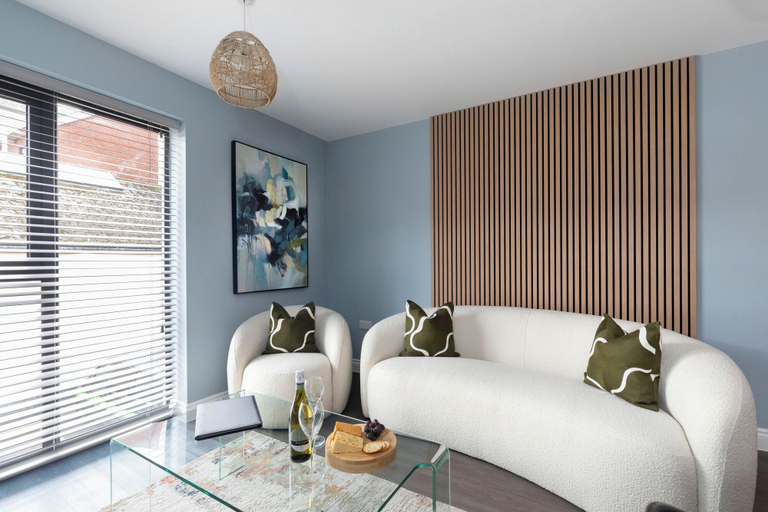 Others 5, Beautiful 2 Bedroom Apartment With Parking in The Docks, Gloucestershire