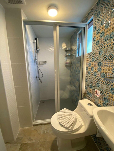 Bathroom 16
