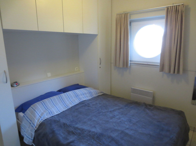 Bedroom 3, Sunny Bredene Stay by Sea, West-Vlaanderen